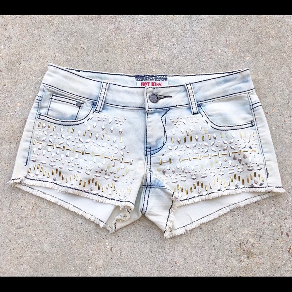 NWOT Hot KISS 💋 Shorts.  Cici Style w Rhinestones